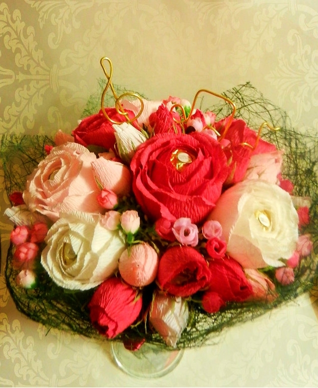 Предлагаю сделать для вас букеты и композиции из конфет =)