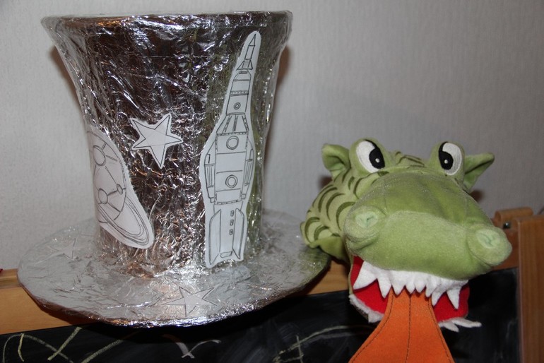 Парад шляп на празднике мам в садике