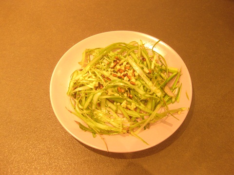 Салатик из свежей спаржи