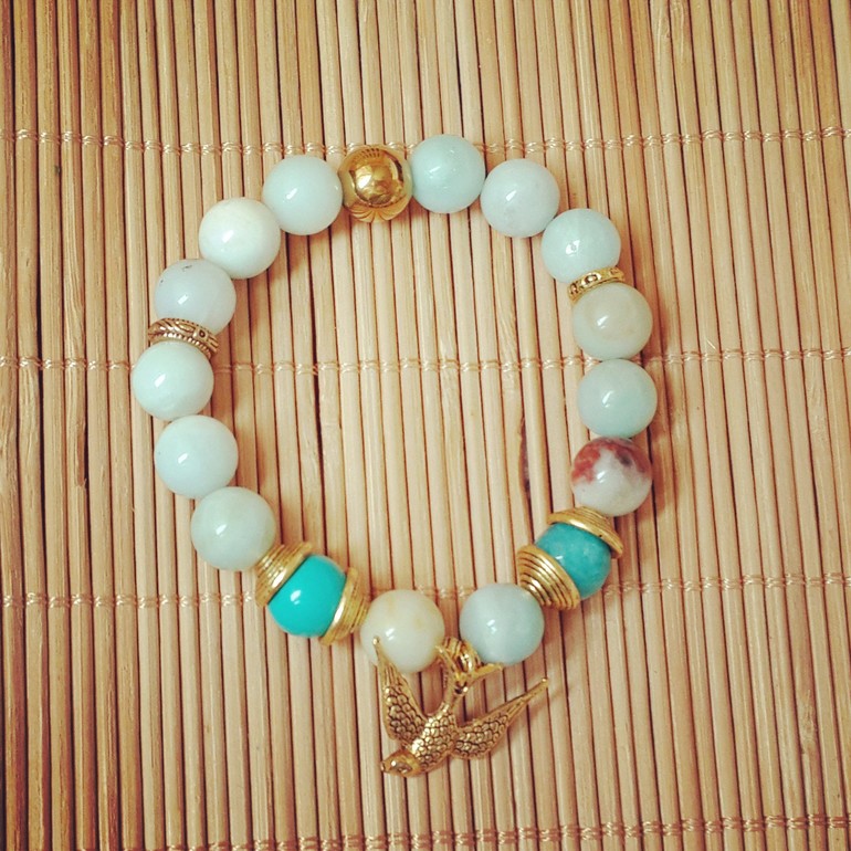 Комплект из агата и говлита.