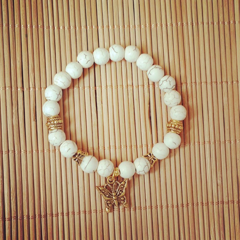 Комплект из агата и говлита.