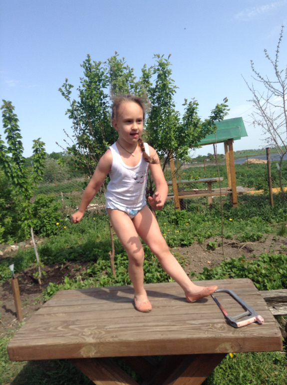 Вика в деревне-ей нравится.