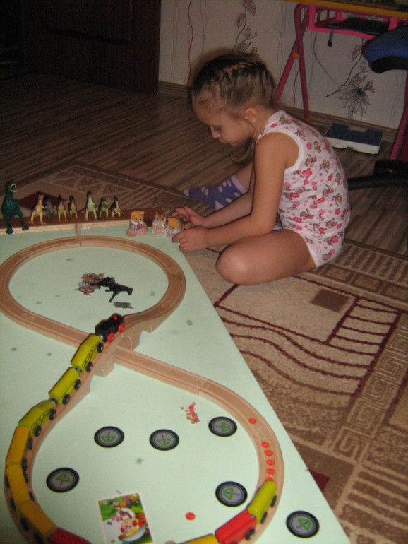 Вика играет