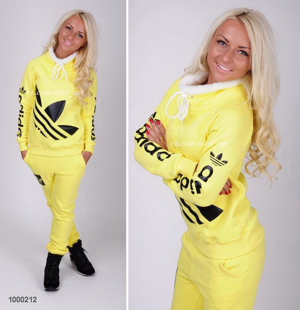 Спортивные костюмы иркутск. Спортивный костюм адидас женский желтый. Желтый костюм адидас женский. Спортивный костюм желтого цвета. Лимонный спортивный костюм.