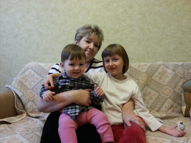 вчера приезжала бабушка