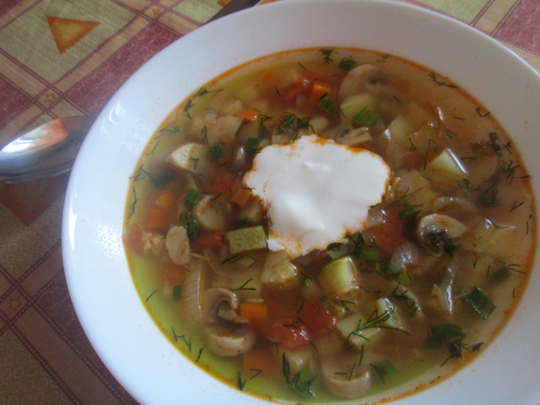 Грибной суп с кабачками в мультиварке