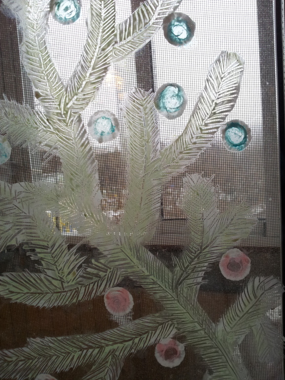 расцвела еловая веточка