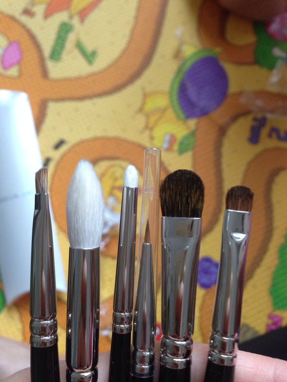 Посылочка с косметикой и кистями