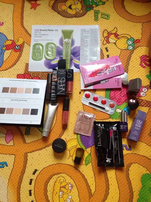 Посылочка с косметикой и кистями