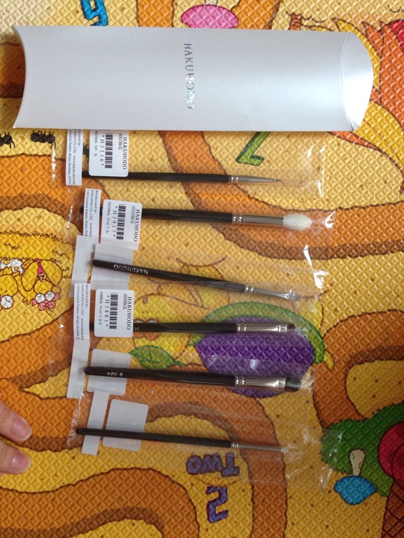 Посылочка с косметикой и кистями