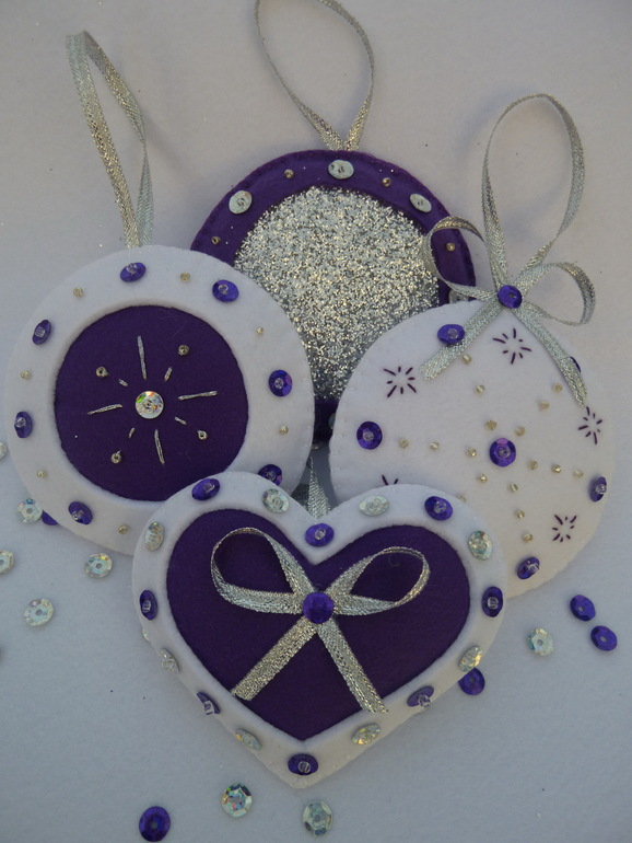 Елочные игрушки из фетра №2.