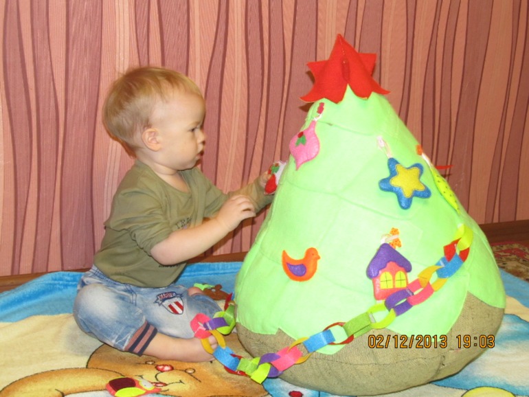 А вы нарядили ёлку?? Наша первая ёлочка..