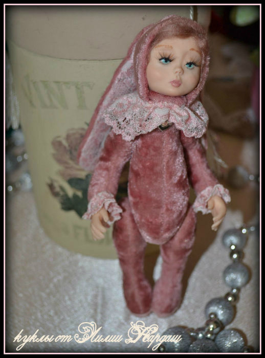 Анечка - маленькая зайка.