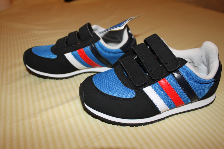 adidas кроссовки новые, р.26-27 (РФ)