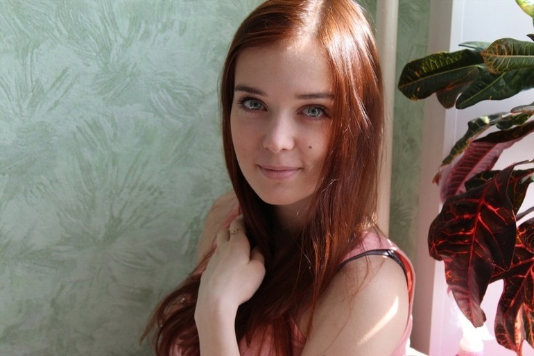 Подстриглась и покрасилась