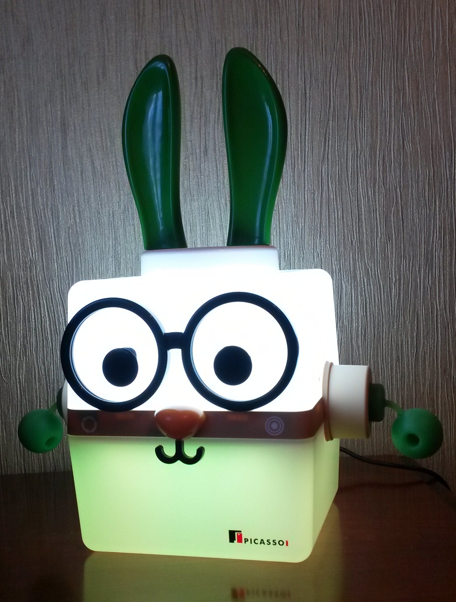 Светильник-ночник -это наш спаситель в переселении дочки в детскую)