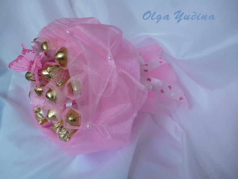 Первая сумочка. первый букет из органзы и прочее,прочее.