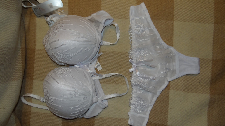 Пристрой бюстгальтеры и комплекты р-р В