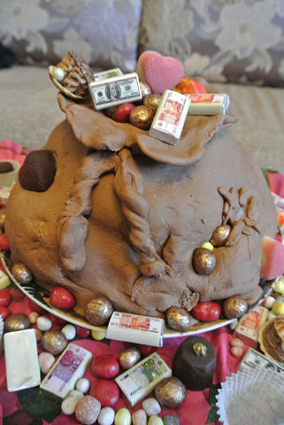 А я сделала мужу на ДР вот такой мешок счастья))