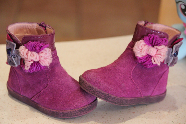 Crocs (С7), Капика (Kapika, разм.23), Minimen (разм.23), PrettyGirl (разм.23)