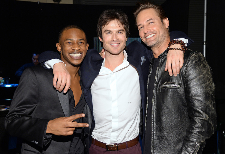 10 лет спутся)