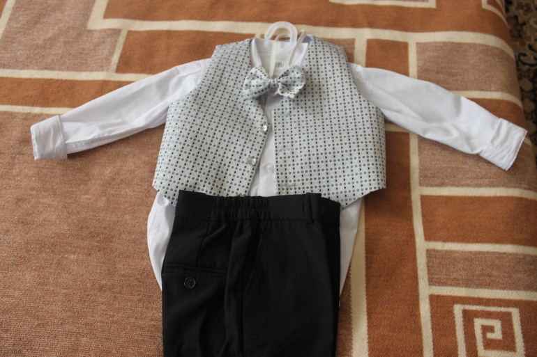 Деловой костюм на мальчика 1,5 года (Для торжества идеально)