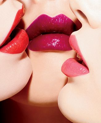 помада МАС huggable lipcolour