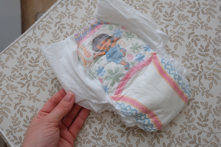 Трусики Pampers и трусики Moony