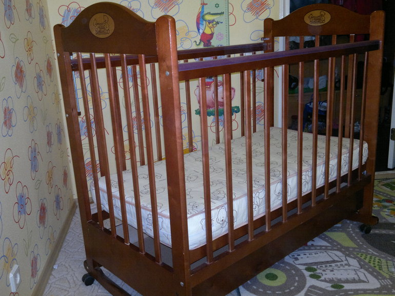 Продам детскую кроватку б/у