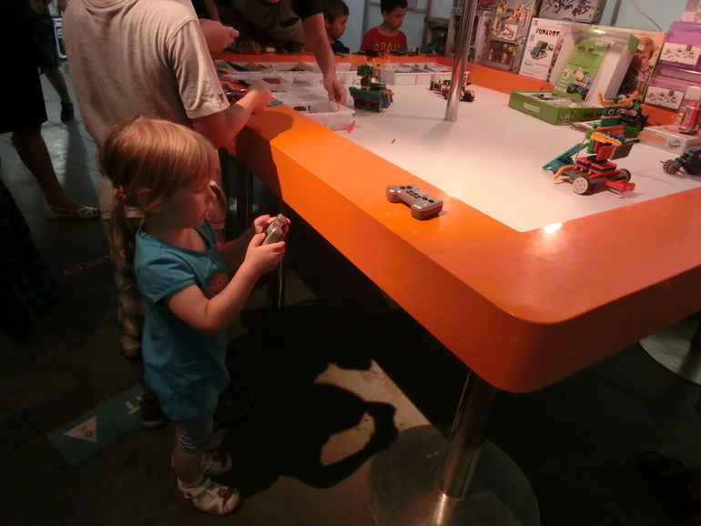 Выставка-шоу БАЛ РОБОТОВ в ARTPLAY