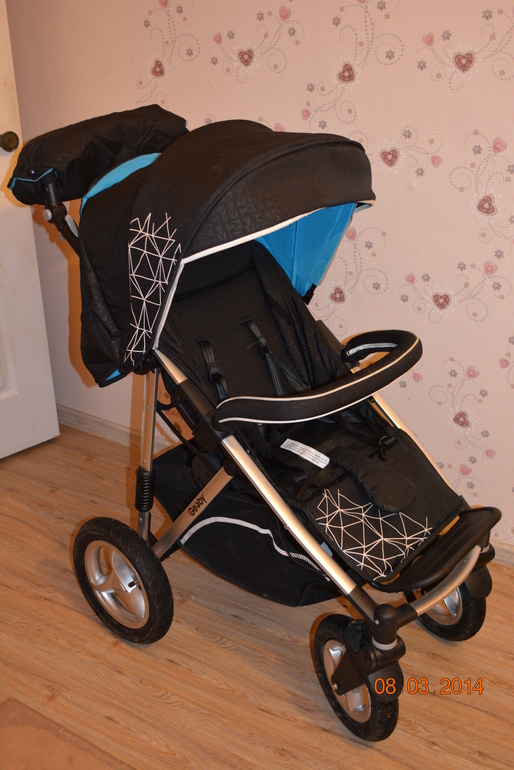 Продаю прогулочную коляску Geoby C780