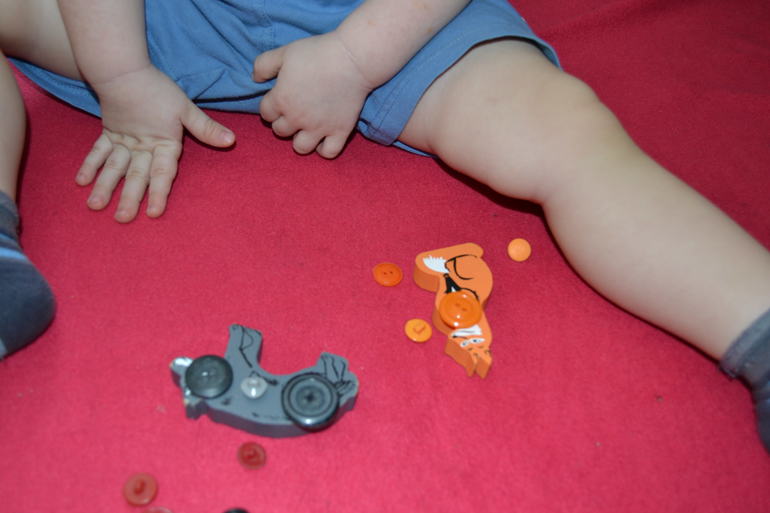 Коробочка с пуговицами