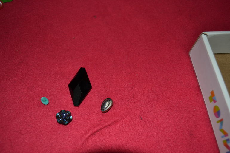 Коробочка с пуговицами