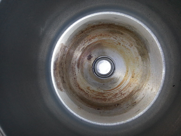 Как убрать вот эту накипь?