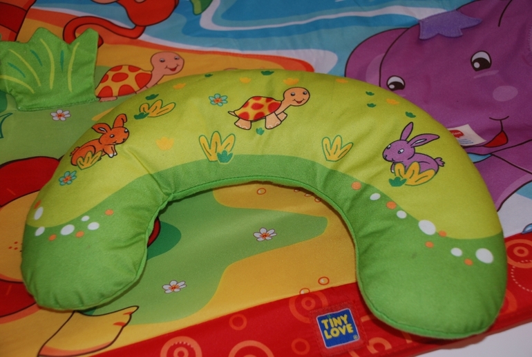 Развивающий коврик Tiny Love 1300 рублей