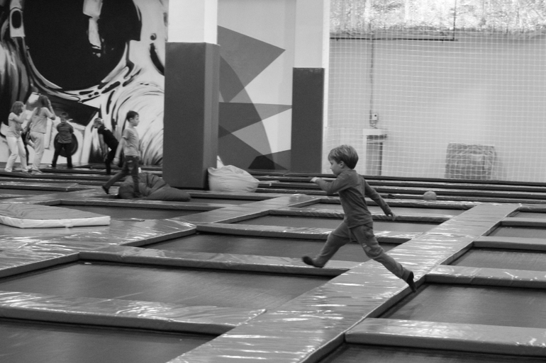 На "Лужайке", в стране Батутии:)