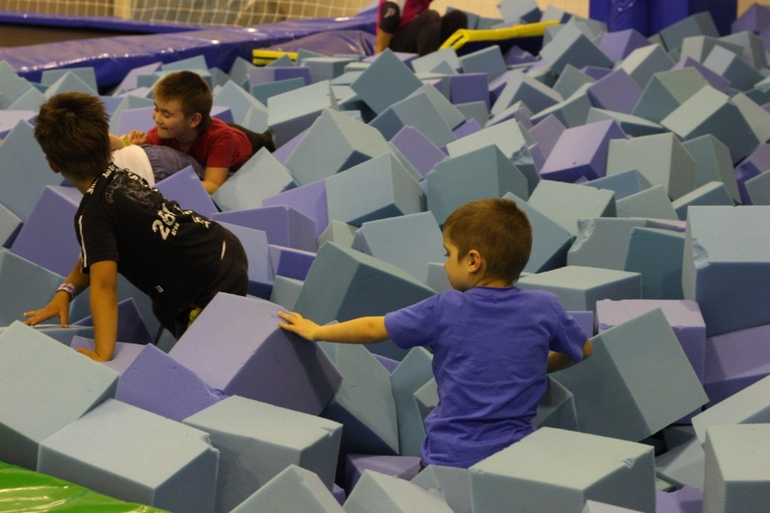 На "Лужайке", в стране Батутии:)