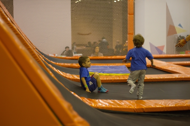 На "Лужайке", в стране Батутии:)