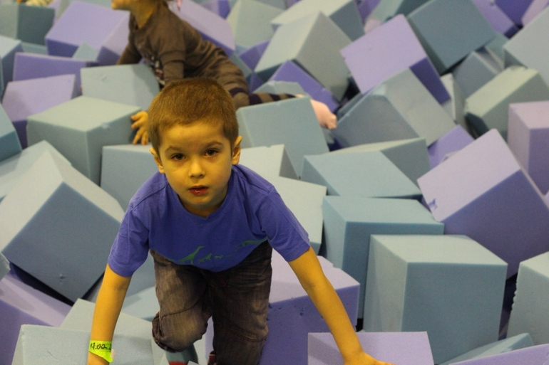 На "Лужайке", в стране Батутии:)