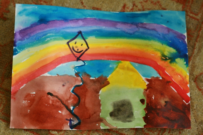 Осваивает акварель