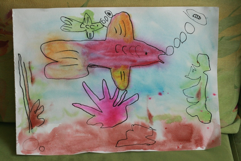 Осваивает акварель