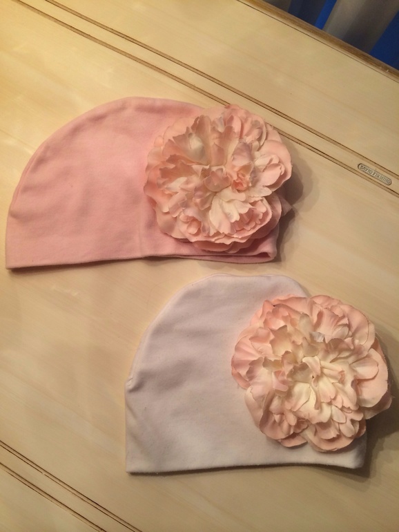 летние шапочки по1000 р на 50-54 в отл сост