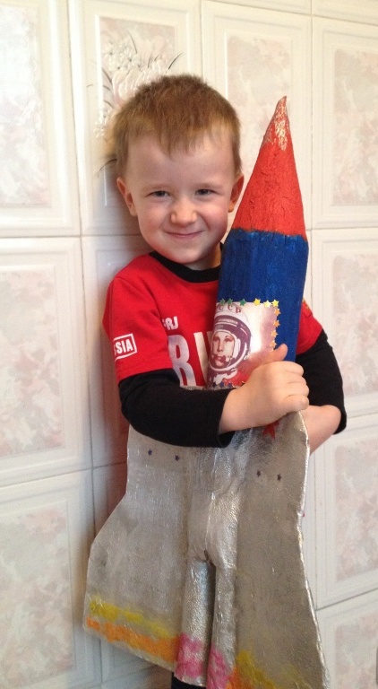 Космическая поделка в сад