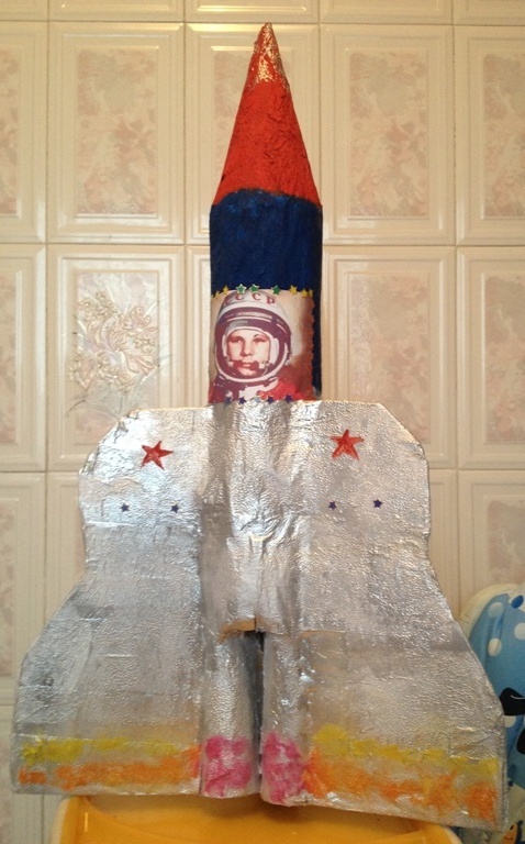 Космическая поделка в сад