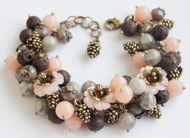 Браслет "Шишки-цветочки"