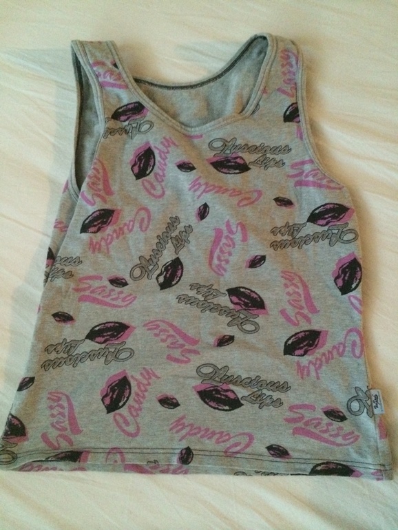 Одежда 42-44-46 новая и в идеале. Дешево.