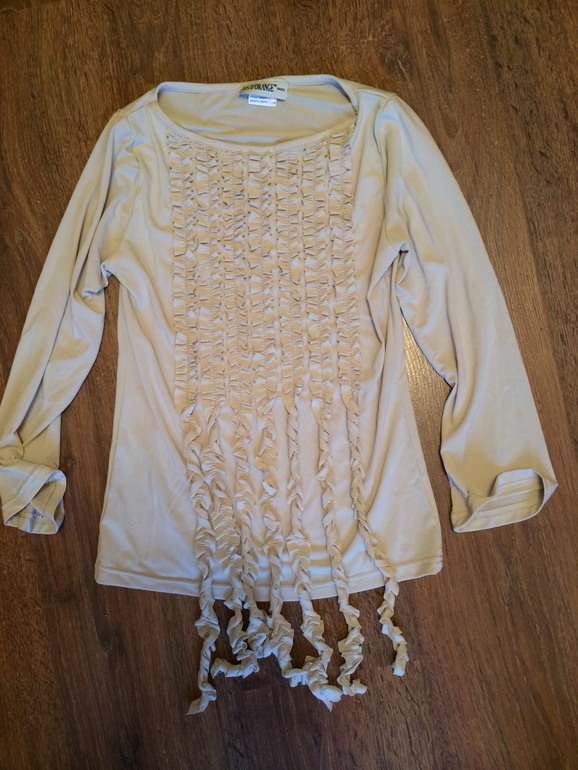 Одежда 42-44-46 новая и в идеале. Дешево.