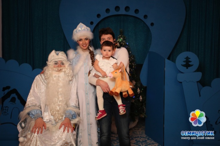 Вторая Елка новый год в Дедморозовске (тимирязевская симицветик)