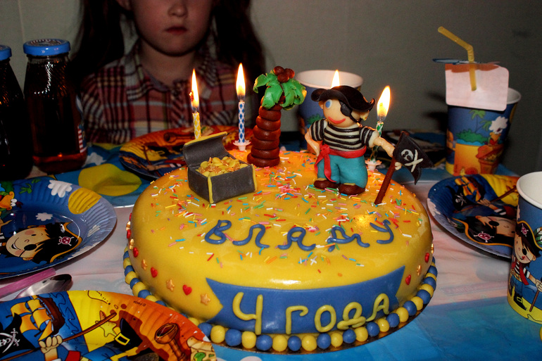 Первый тортик из молочной мастики