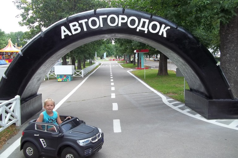 Авто городок. Автогородок для детского сада. Детский автогородок в Москве. Детский автодром. Автомобильный городок для детей.